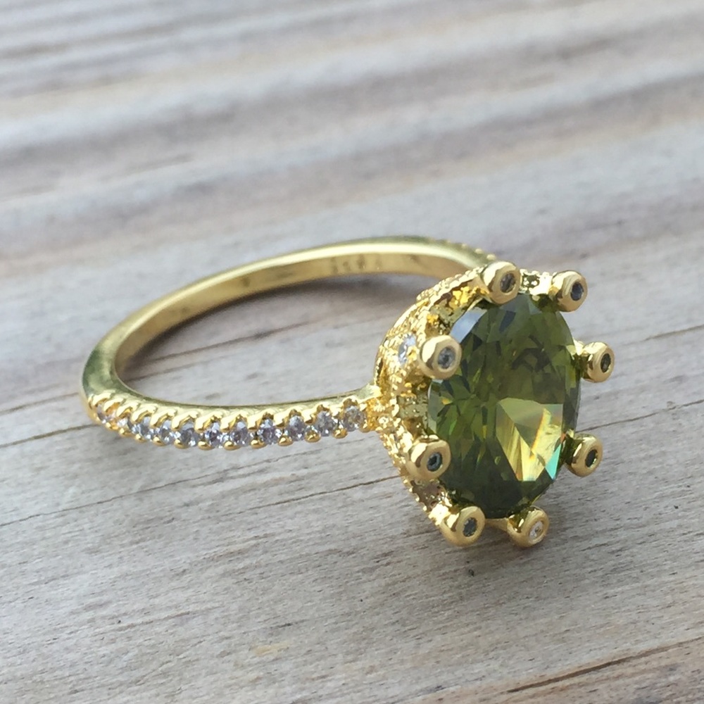Peridot w/ cz gold over silver queen crown ring - Picture 3 of 8